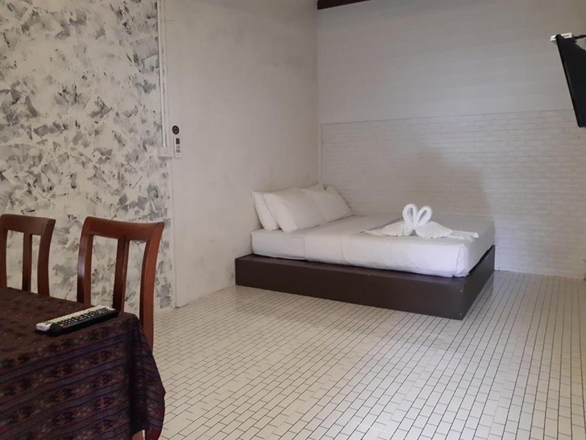 Baanchompooamphawa Apartment Exterior photo
