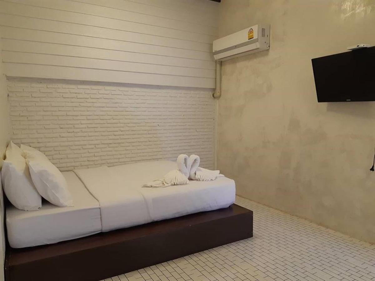 Baanchompooamphawa Apartment Exterior photo