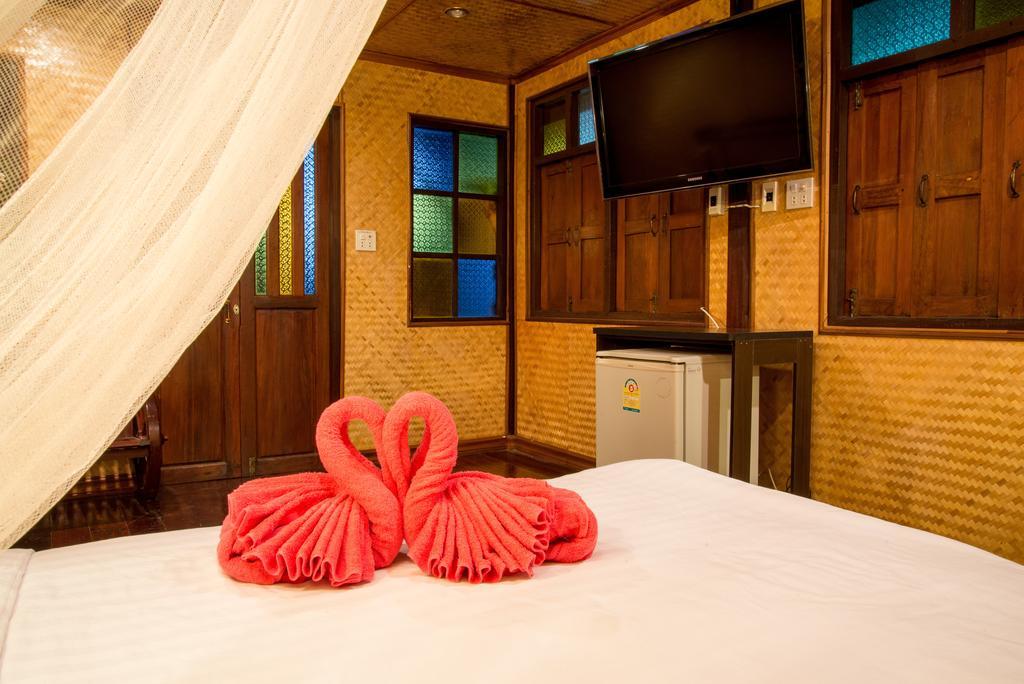 Baanchompooamphawa Apartment Room photo