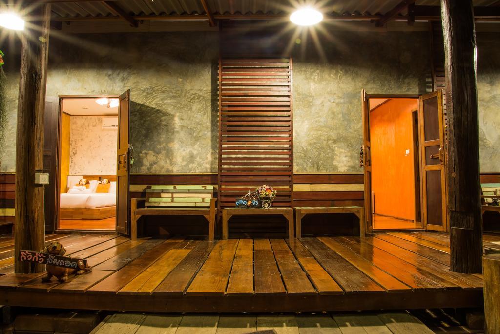 Baanchompooamphawa Apartment Room photo